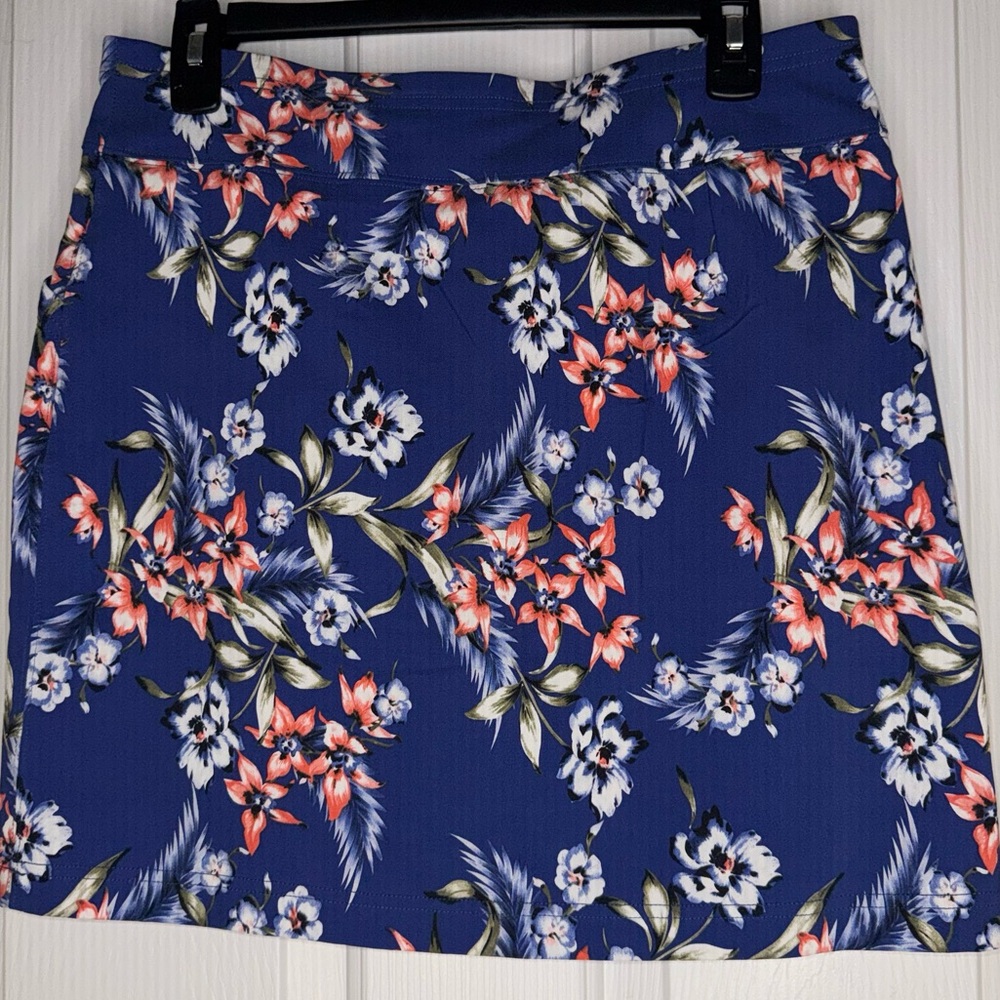 NWOT Mario Serrani medium women’s Skort with pockets, Comfort Stretch